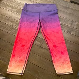 Super fun colored crop leggings. 😍